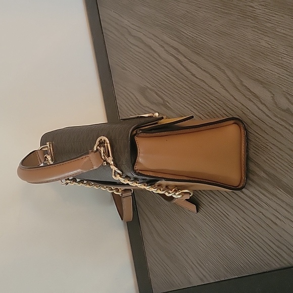 Micheal Kors Crossbody - Picture 5 of 5